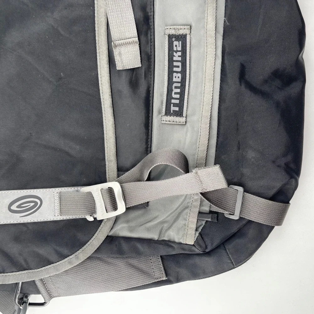 Timbuk2 Command Bag Black Grey Commuter Laptop Travel Shoulder Bag